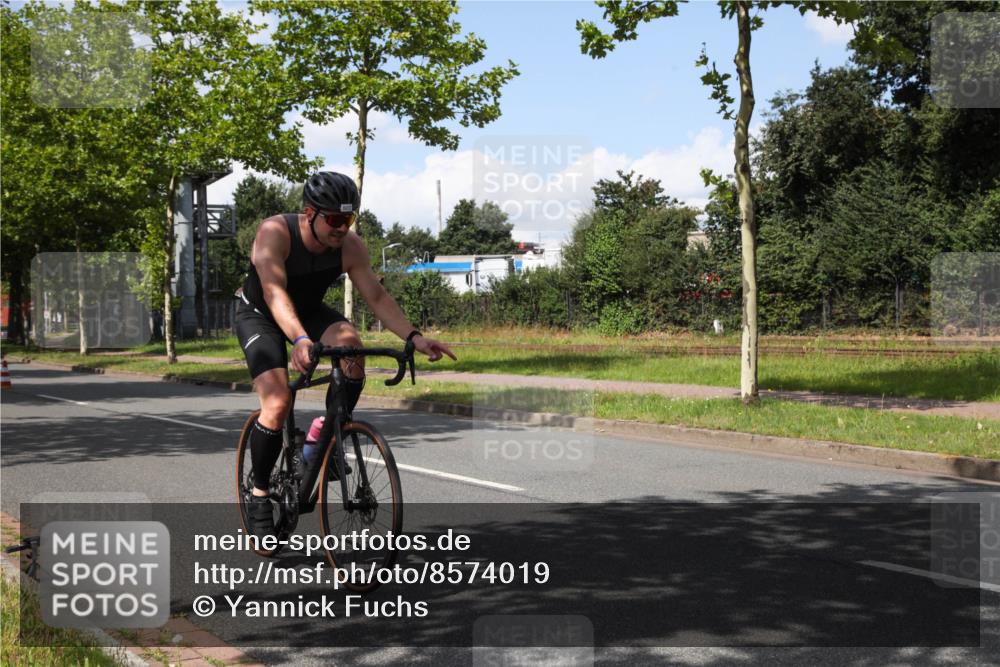 10.08.2025 - GEWOBA Citytriathlon Bremen Yannick Fuchs http://msf.ph/oto/8574019 10.08.2025 13:19:19 Radfahren 671, 762, 803, 899, 983, 1002 meine-sportfotos.de