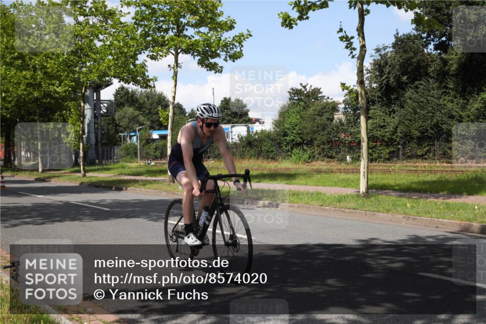 10.08.2025 - GEWOBA Citytriathlon Bremen Yannick Fuchs http://msf.ph/oto/8574020 10.08.2025 13:19:23 Radfahren 762, 803, 983, 1002 meine-sportfotos.de