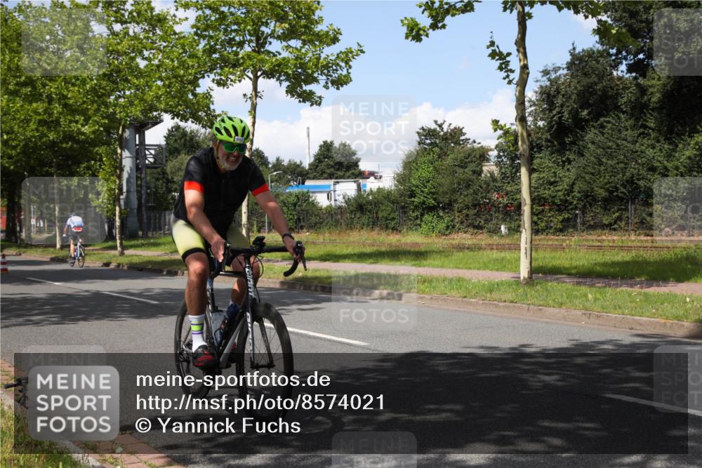 10.08.2025 - GEWOBA Citytriathlon Bremen Yannick Fuchs http://msf.ph/oto/8574021 10.08.2025 13:19:28 Radfahren 762, 803, 983 meine-sportfotos.de