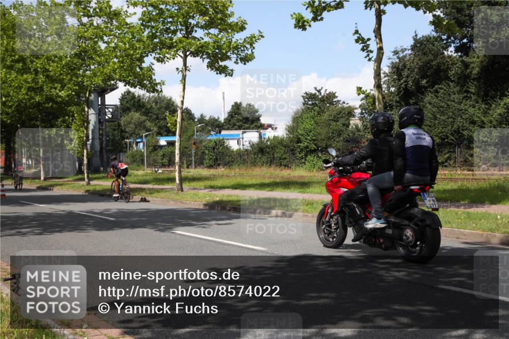 10.08.2025 - GEWOBA Citytriathlon Bremen Yannick Fuchs http://msf.ph/oto/8574022 10.08.2025 13:19:40 Radfahren 978 meine-sportfotos.de