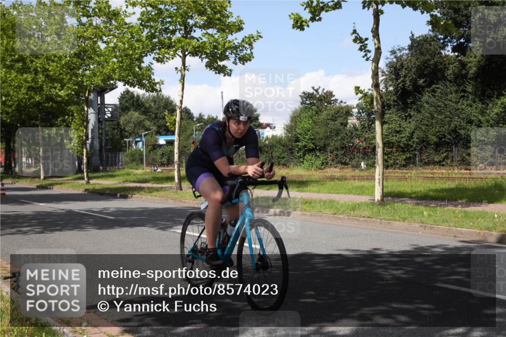 10.08.2025 - GEWOBA Citytriathlon Bremen Yannick Fuchs http://msf.ph/oto/8574023 10.08.2025 13:20:04 Radfahren 944, 949 meine-sportfotos.de