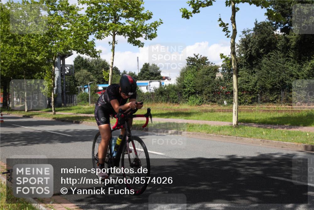 10.08.2025 - GEWOBA Citytriathlon Bremen Yannick Fuchs http://msf.ph/oto/8574026 10.08.2025 13:20:33 Radfahren 842, 848, 926, 964 meine-sportfotos.de