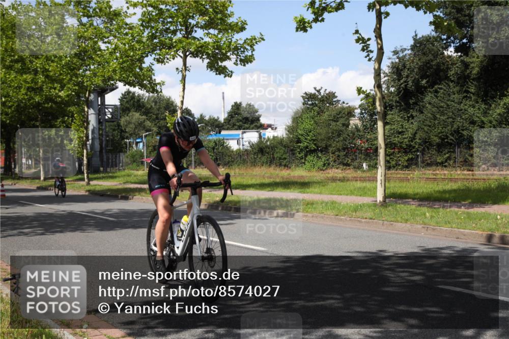10.08.2025 - GEWOBA Citytriathlon Bremen Yannick Fuchs http://msf.ph/oto/8574027 10.08.2025 13:20:37 Radfahren 842, 862, 926, 964 meine-sportfotos.de