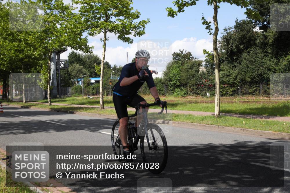 10.08.2025 - GEWOBA Citytriathlon Bremen Yannick Fuchs http://msf.ph/oto/8574028 10.08.2025 13:20:51 Radfahren 581, 785, 862, 953 meine-sportfotos.de