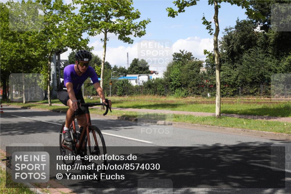 10.08.2025 - GEWOBA Citytriathlon Bremen Yannick Fuchs http://msf.ph/oto/8574030 10.08.2025 13:21:05 Radfahren 581, 785, 953, 1023 meine-sportfotos.de