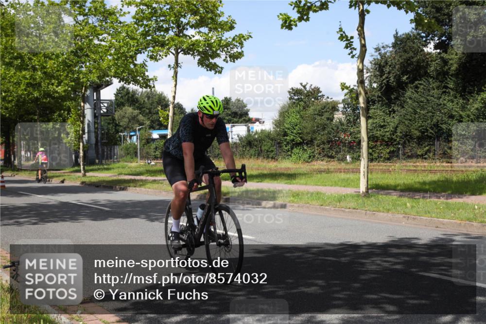 10.08.2025 - GEWOBA Citytriathlon Bremen Yannick Fuchs http://msf.ph/oto/8574032 10.08.2025 13:21:11 Radfahren 581, 953, 1023 meine-sportfotos.de