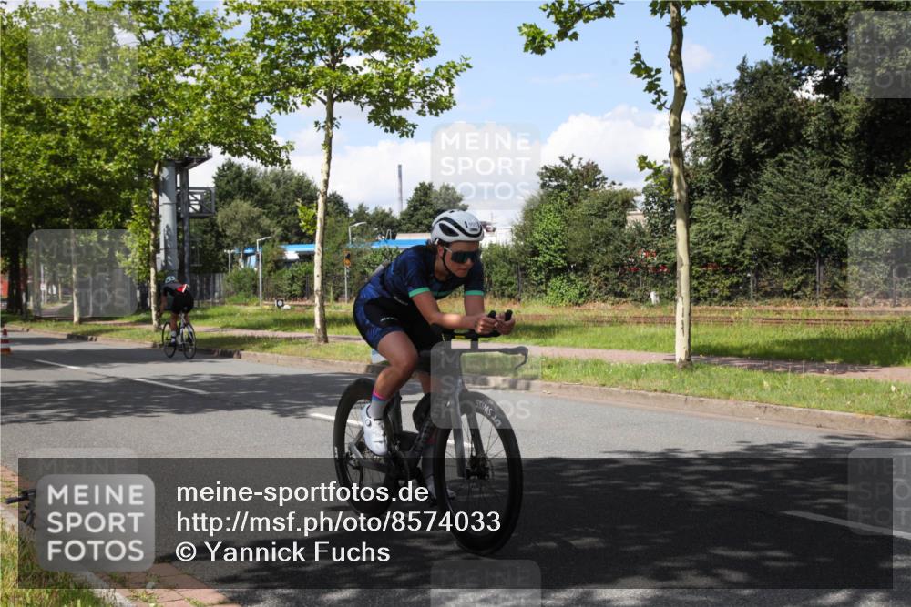 10.08.2025 - GEWOBA Citytriathlon Bremen Yannick Fuchs http://msf.ph/oto/8574033 10.08.2025 13:21:32 Radfahren 652, 955, 1001 meine-sportfotos.de