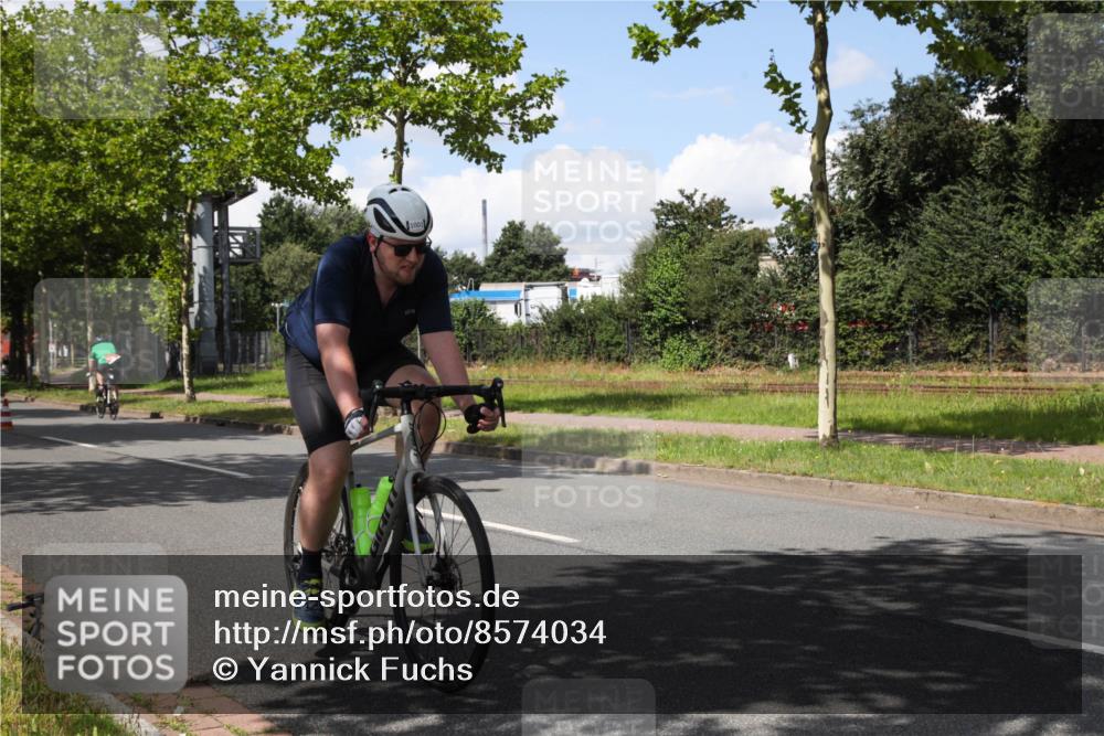 10.08.2025 - GEWOBA Citytriathlon Bremen Yannick Fuchs http://msf.ph/oto/8574034 10.08.2025 13:21:42 Radfahren 652, 955, 1001 meine-sportfotos.de
