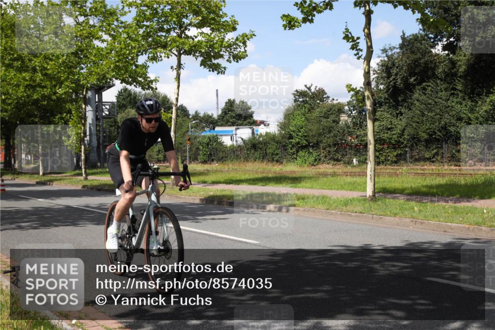 10.08.2025 - GEWOBA Citytriathlon Bremen Yannick Fuchs http://msf.ph/oto/8574035 10.08.2025 13:21:47 Radfahren 652, 663, 1001 meine-sportfotos.de
