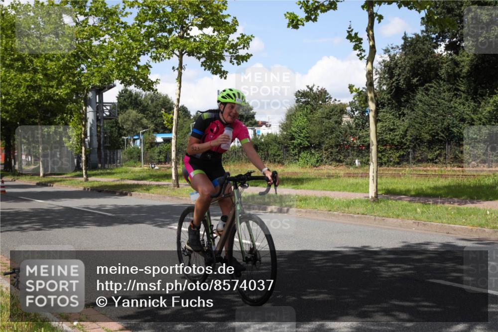 10.08.2025 - GEWOBA Citytriathlon Bremen Yannick Fuchs http://msf.ph/oto/8574037 10.08.2025 13:22:09 Radfahren 663, 676, 923 meine-sportfotos.de
