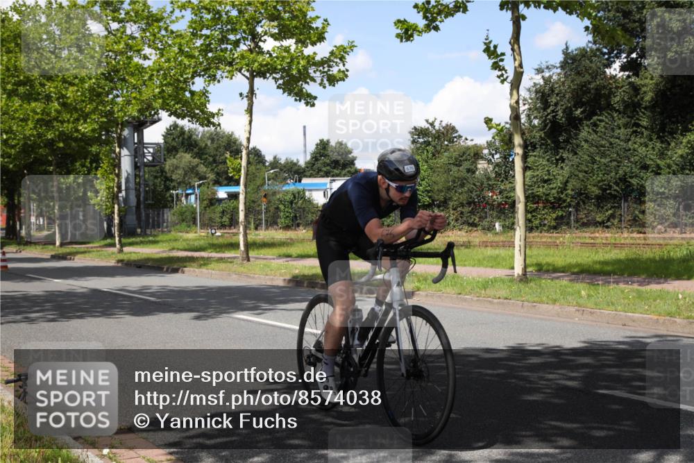 10.08.2025 - GEWOBA Citytriathlon Bremen Yannick Fuchs http://msf.ph/oto/8574038 10.08.2025 13:22:17 Radfahren 676, 911, 923 meine-sportfotos.de