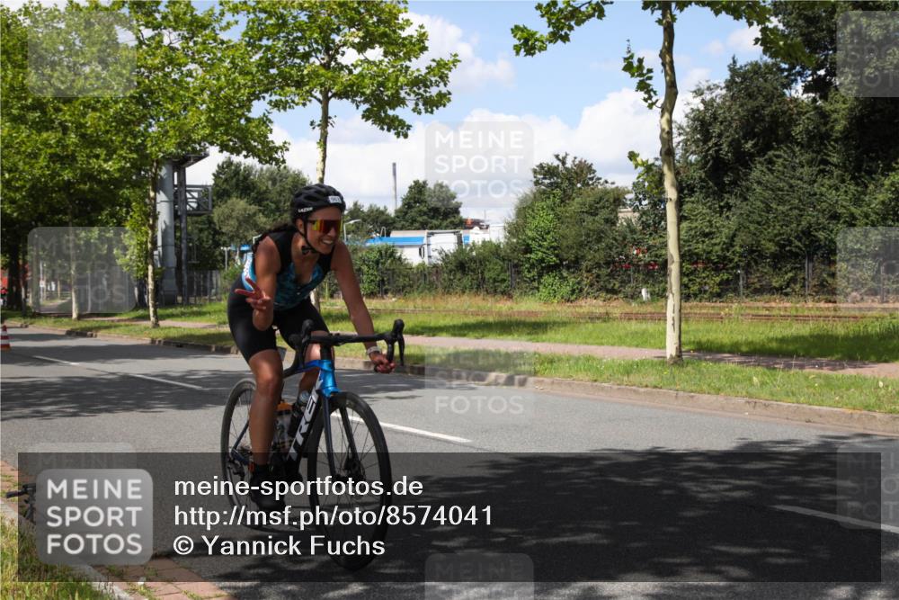 10.08.2025 - GEWOBA Citytriathlon Bremen Yannick Fuchs http://msf.ph/oto/8574041 10.08.2025 13:23:07 Radfahren 925, 946, 963 meine-sportfotos.de