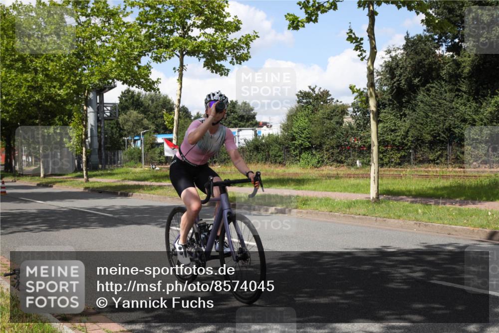 10.08.2025 - GEWOBA Citytriathlon Bremen Yannick Fuchs http://msf.ph/oto/8574045 10.08.2025 13:23:26 Radfahren 908, 925, 939, 945, 946, 954 meine-sportfotos.de
