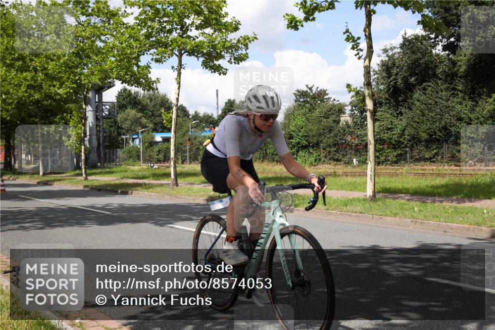 10.08.2025 - GEWOBA Citytriathlon Bremen Yannick Fuchs http://msf.ph/oto/8574053 10.08.2025 13:24:42 Radfahren 808, 928 meine-sportfotos.de