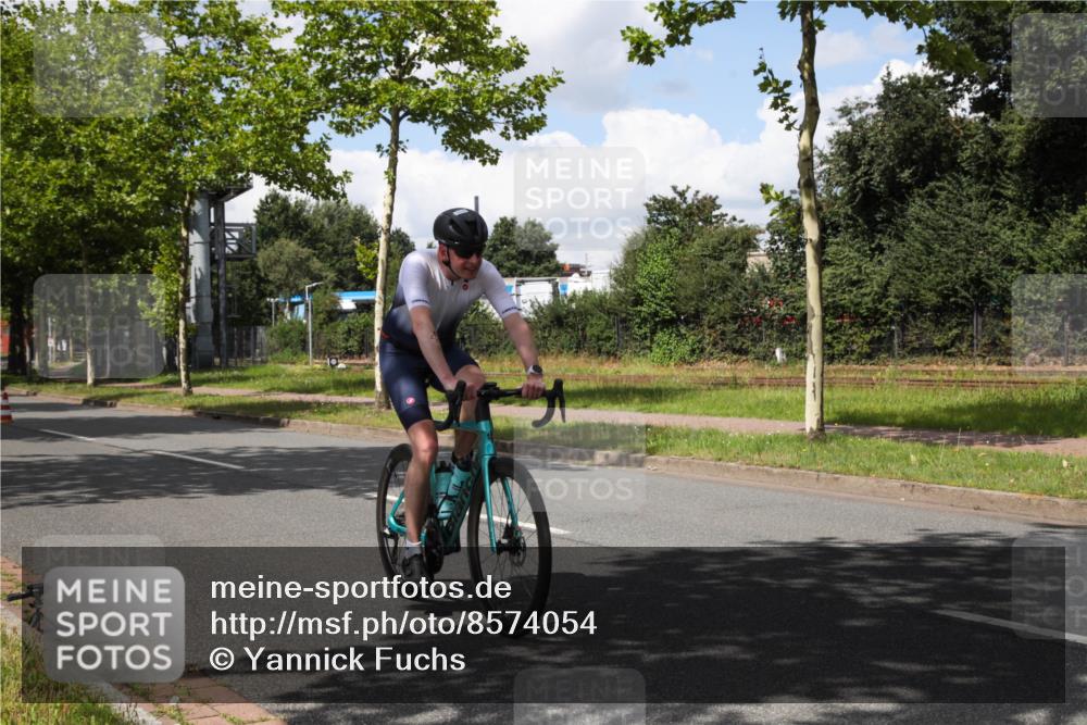 10.08.2025 - GEWOBA Citytriathlon Bremen Yannick Fuchs http://msf.ph/oto/8574054 10.08.2025 13:24:46 Radfahren 808, 928, 1036 meine-sportfotos.de