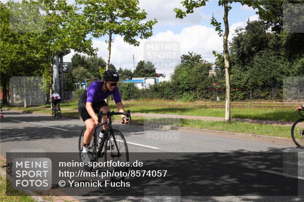 10.08.2025 - GEWOBA Citytriathlon Bremen Yannick Fuchs http://msf.ph/oto/8574057 10.08.2025 13:26:24 Radfahren 918, 948 meine-sportfotos.de