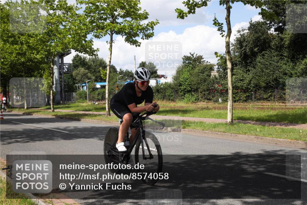 10.08.2025 - GEWOBA Citytriathlon Bremen Yannick Fuchs http://msf.ph/oto/8574058 10.08.2025 13:26:29 Radfahren 918, 948, 962 meine-sportfotos.de