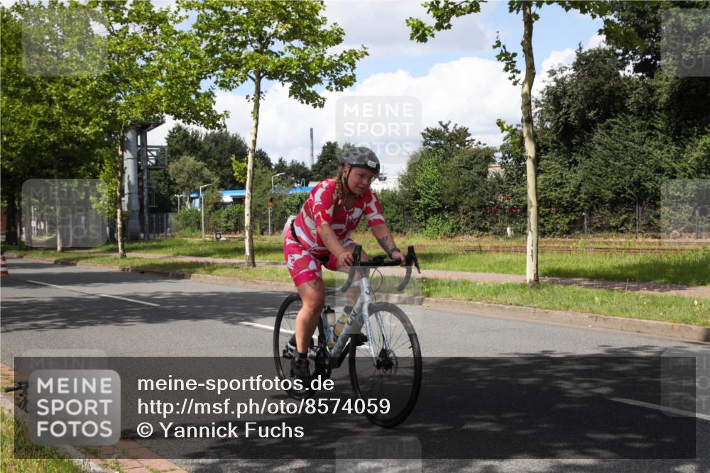 10.08.2025 - GEWOBA Citytriathlon Bremen Yannick Fuchs http://msf.ph/oto/8574059 10.08.2025 13:26:43 Radfahren 809, 962 meine-sportfotos.de