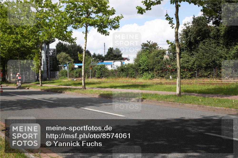 10.08.2025 - GEWOBA Citytriathlon Bremen Yannick Fuchs http://msf.ph/oto/8574061 10.08.2025 13:26:47 Radfahren 809, 962 meine-sportfotos.de
