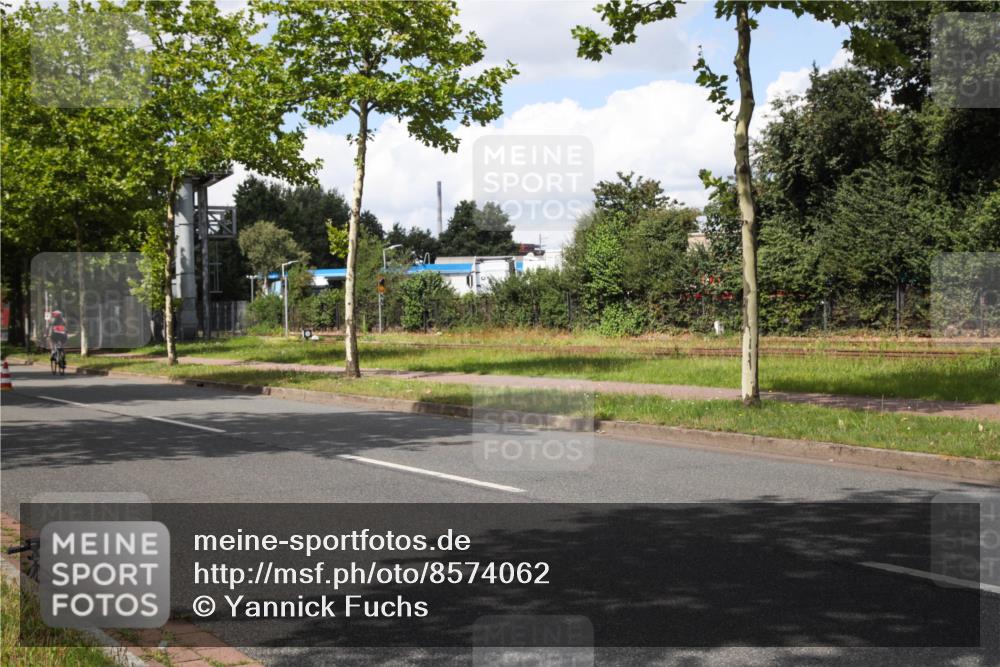 10.08.2025 - GEWOBA Citytriathlon Bremen Yannick Fuchs http://msf.ph/oto/8574062 10.08.2025 13:26:47 Radfahren 809, 962 meine-sportfotos.de