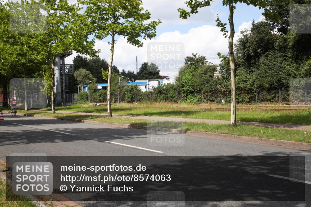 10.08.2025 - GEWOBA Citytriathlon Bremen Yannick Fuchs http://msf.ph/oto/8574063 10.08.2025 13:26:48 Radfahren 809, 962 meine-sportfotos.de