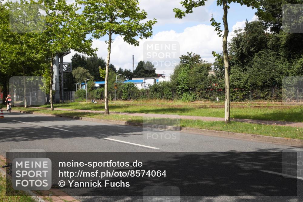 10.08.2025 - GEWOBA Citytriathlon Bremen Yannick Fuchs http://msf.ph/oto/8574064 10.08.2025 13:26:48 Radfahren 809, 962 meine-sportfotos.de