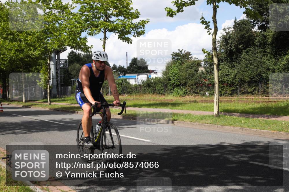 10.08.2025 - GEWOBA Citytriathlon Bremen Yannick Fuchs http://msf.ph/oto/8574066 10.08.2025 13:26:50 Radfahren 809, 962 meine-sportfotos.de