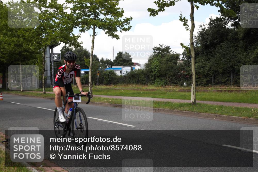 10.08.2025 - GEWOBA Citytriathlon Bremen Yannick Fuchs http://msf.ph/oto/8574088 10.08.2025 13:27:36 Radfahren 909, 958 meine-sportfotos.de