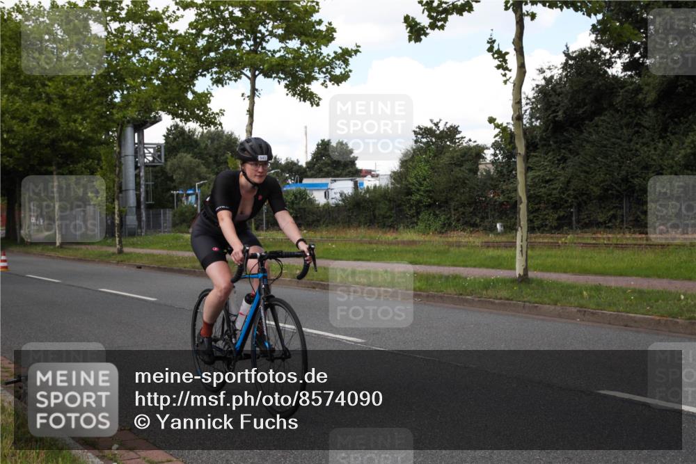 10.08.2025 - GEWOBA Citytriathlon Bremen Yannick Fuchs http://msf.ph/oto/8574090 10.08.2025 13:28:02 Radfahren 746, 941 meine-sportfotos.de
