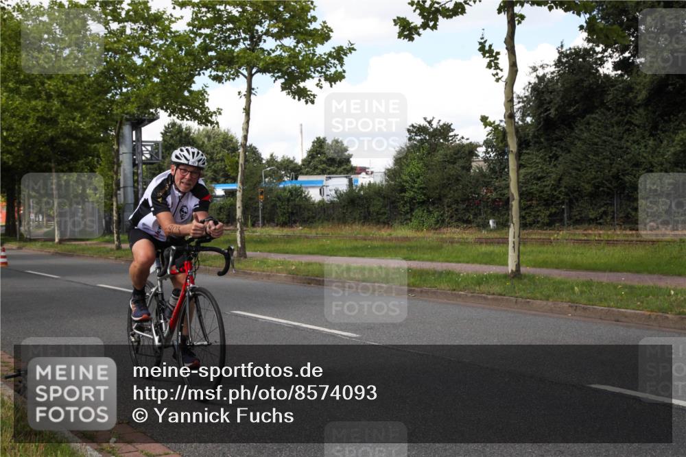 10.08.2025 - GEWOBA Citytriathlon Bremen Yannick Fuchs http://msf.ph/oto/8574093 10.08.2025 13:28:23 Radfahren 746, 903 meine-sportfotos.de