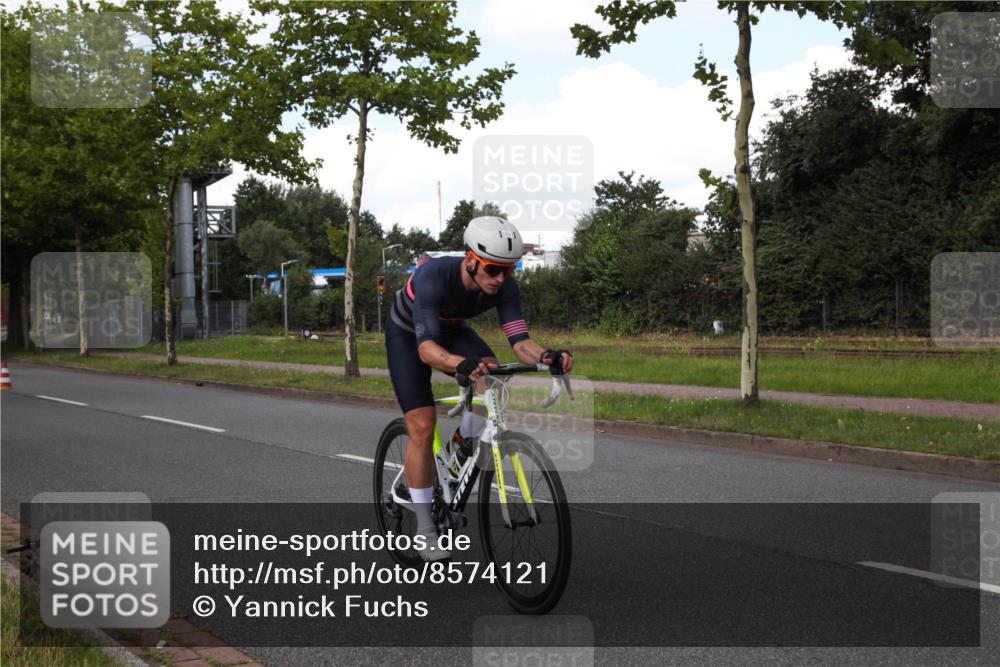 10.08.2025 - GEWOBA Citytriathlon Bremen Yannick Fuchs http://msf.ph/oto/8574121 10.08.2025 13:29:29 Radfahren 638, 980, 1032 meine-sportfotos.de