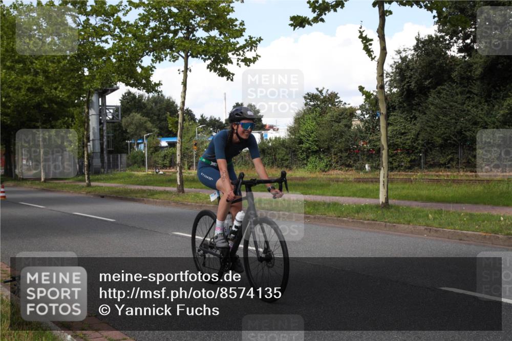 10.08.2025 - GEWOBA Citytriathlon Bremen Yannick Fuchs http://msf.ph/oto/8574135 10.08.2025 13:32:11 Radfahren 935, 1031 meine-sportfotos.de