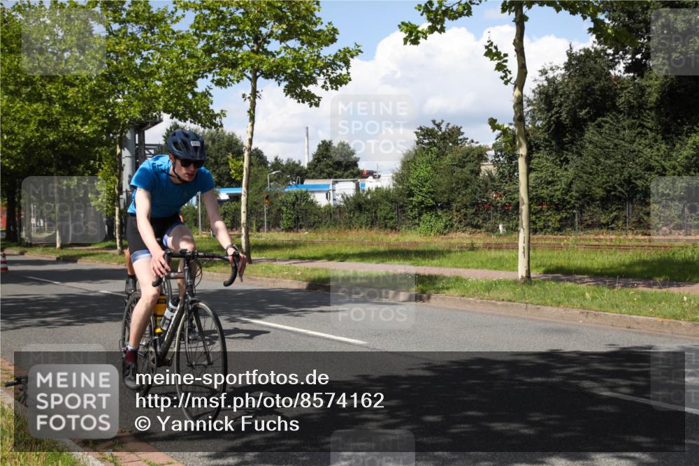 10.08.2025 - GEWOBA Citytriathlon Bremen Yannick Fuchs http://msf.ph/oto/8574162 10.08.2025 13:34:28 Radfahren 593, 865, 905, 924 meine-sportfotos.de