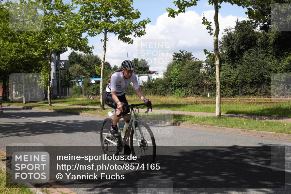 10.08.2025 - GEWOBA Citytriathlon Bremen Yannick Fuchs http://msf.ph/oto/8574165 10.08.2025 13:34:34 Radfahren 593, 865, 905, 924 meine-sportfotos.de