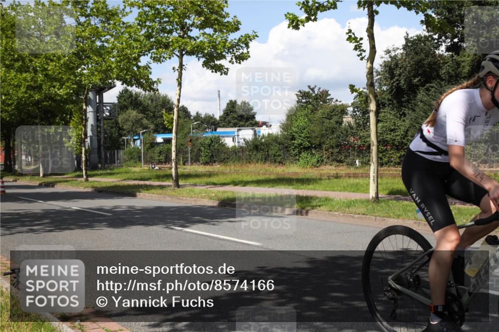 10.08.2025 - GEWOBA Citytriathlon Bremen Yannick Fuchs http://msf.ph/oto/8574166 10.08.2025 13:34:35 Radfahren 593, 865, 905, 924 meine-sportfotos.de