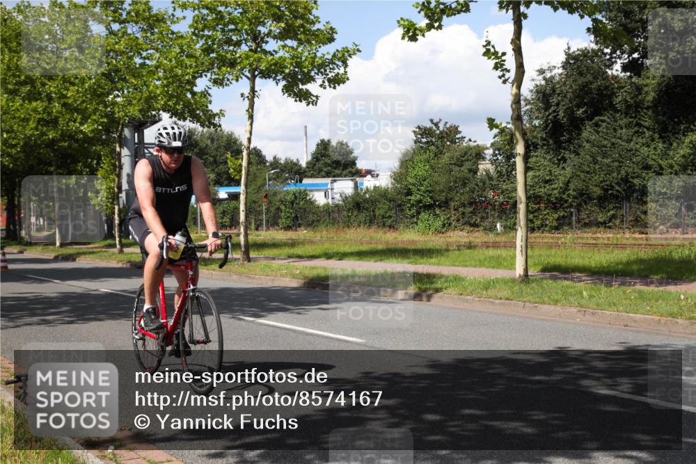 10.08.2025 - GEWOBA Citytriathlon Bremen Yannick Fuchs http://msf.ph/oto/8574167 10.08.2025 13:34:38 Radfahren 593, 865, 905, 924 meine-sportfotos.de