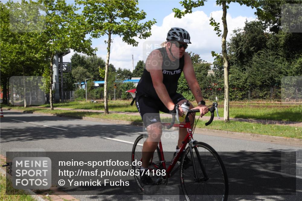 10.08.2025 - GEWOBA Citytriathlon Bremen Yannick Fuchs http://msf.ph/oto/8574168 10.08.2025 13:34:38 Radfahren 593, 865, 905, 924 meine-sportfotos.de