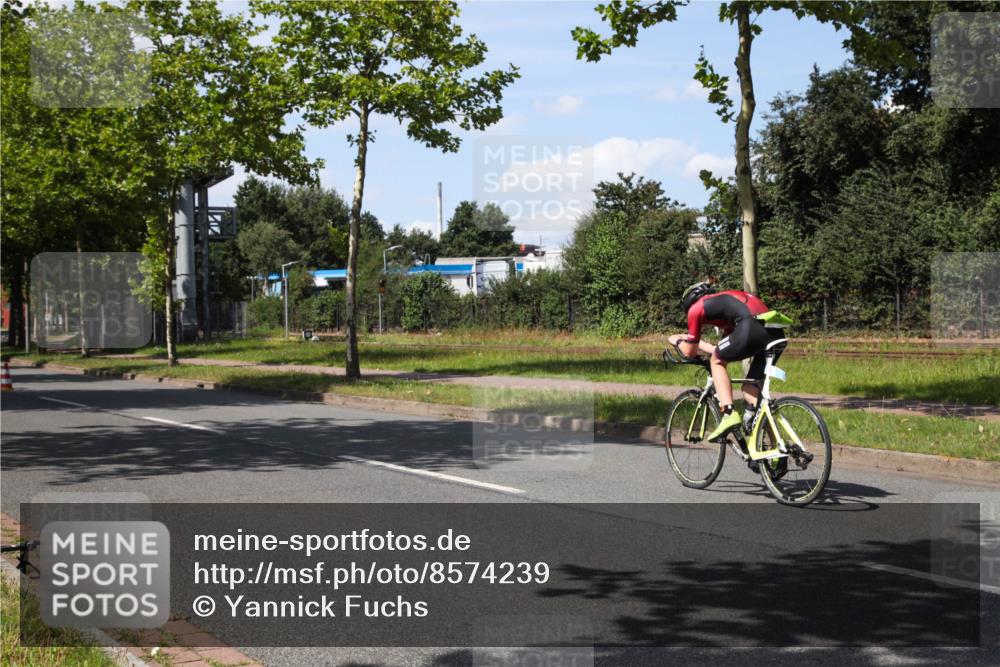 10.08.2025 - GEWOBA Citytriathlon Bremen Yannick Fuchs http://msf.ph/oto/8574239 10.08.2025 14:07:30 Radfahren 89 meine-sportfotos.de