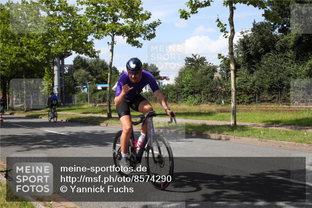 10.08.2025 - GEWOBA Citytriathlon Bremen Yannick Fuchs http://msf.ph/oto/8574290 10.08.2025 14:11:30 Radfahren 70, 161 meine-sportfotos.de