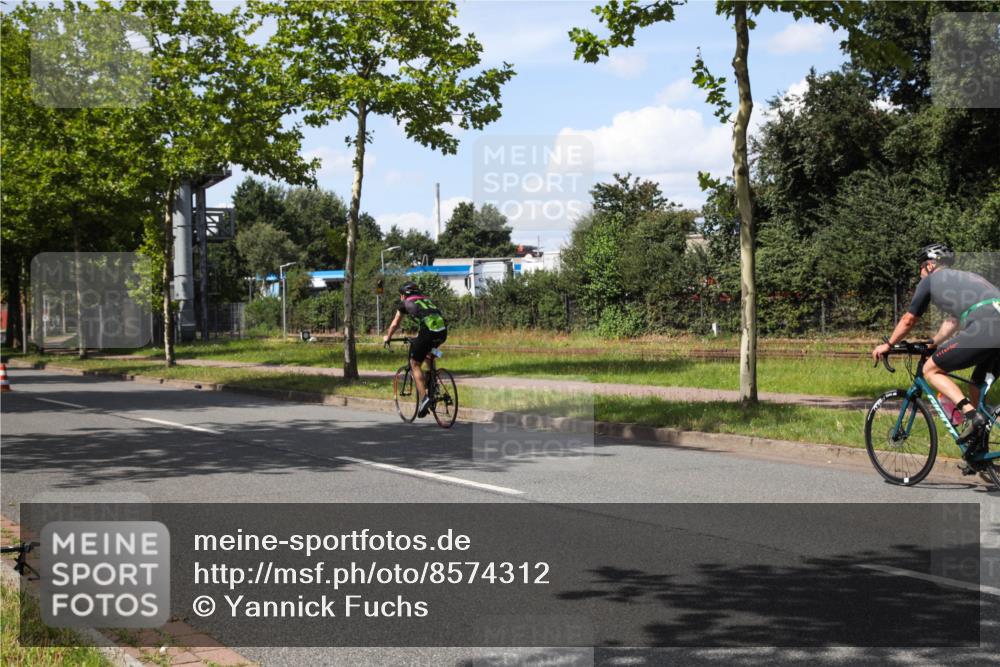 10.08.2025 - GEWOBA Citytriathlon Bremen Yannick Fuchs http://msf.ph/oto/8574312 10.08.2025 14:12:14 Radfahren 10, 27, 42, 171, 172 meine-sportfotos.de