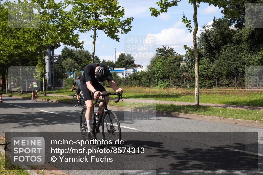 10.08.2025 - GEWOBA Citytriathlon Bremen Yannick Fuchs http://msf.ph/oto/8574313 10.08.2025 14:12:16 Radfahren 10, 27, 33, 42, 171, 172 meine-sportfotos.de