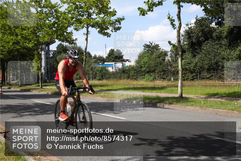 10.08.2025 - GEWOBA Citytriathlon Bremen Yannick Fuchs http://msf.ph/oto/8574317 10.08.2025 14:12:23 Radfahren 10, 27, 33, 42, 66, 171, 172, 178 meine-sportfotos.de