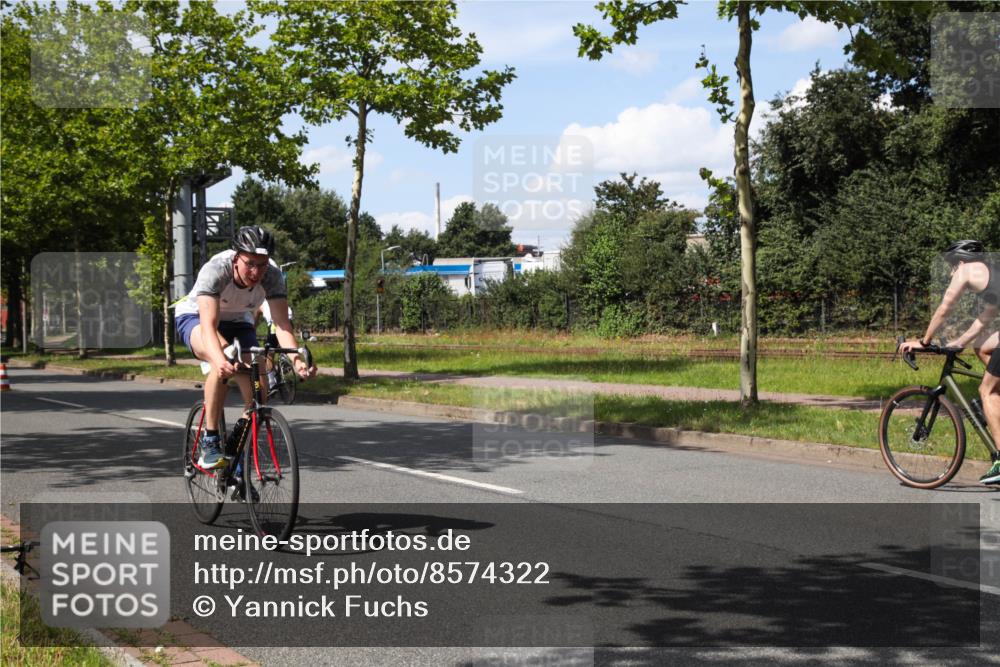 10.08.2025 - GEWOBA Citytriathlon Bremen Yannick Fuchs http://msf.ph/oto/8574322 10.08.2025 14:12:26 Radfahren 10, 27, 33, 42, 66, 171, 172, 178 meine-sportfotos.de