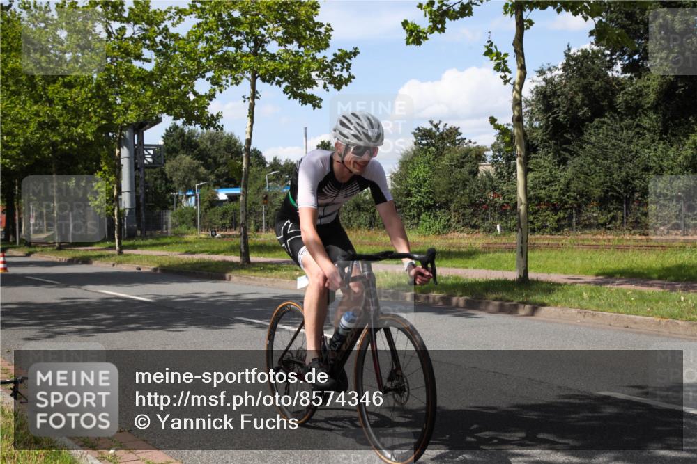 10.08.2025 - GEWOBA Citytriathlon Bremen Yannick Fuchs http://msf.ph/oto/8574346 10.08.2025 14:12:57 Radfahren 8, 95, 117, 148 meine-sportfotos.de