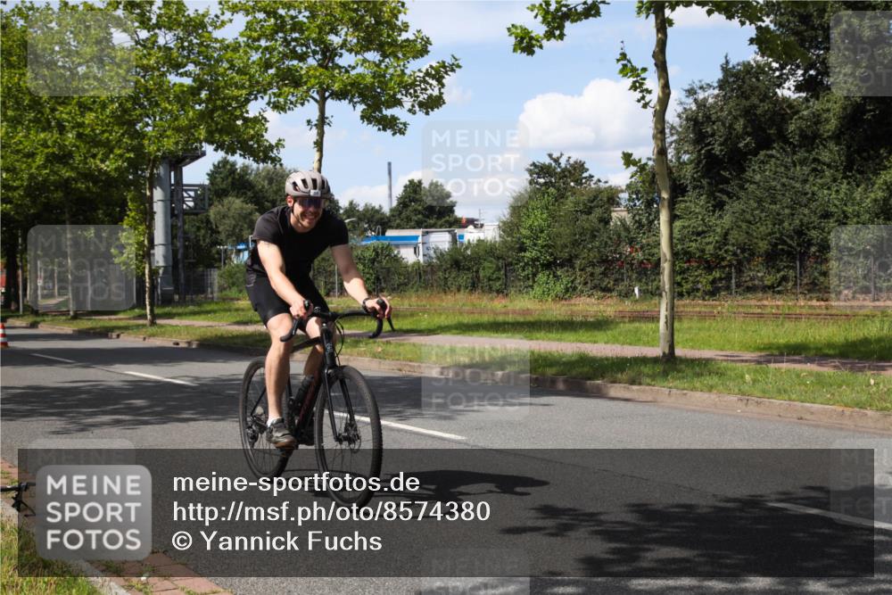 10.08.2025 - GEWOBA Citytriathlon Bremen Yannick Fuchs http://msf.ph/oto/8574380 10.08.2025 14:13:38 Radfahren 14, 26, 44, 112, 175 meine-sportfotos.de
