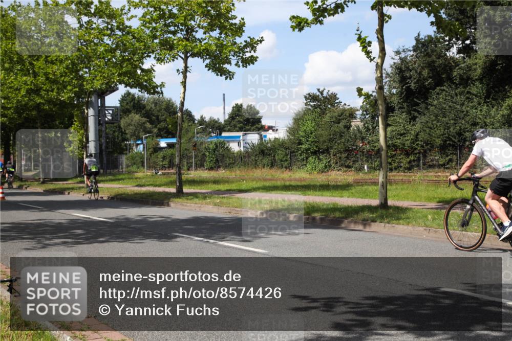 10.08.2025 - GEWOBA Citytriathlon Bremen Yannick Fuchs http://msf.ph/oto/8574426 10.08.2025 14:14:12 Radfahren 122 meine-sportfotos.de
