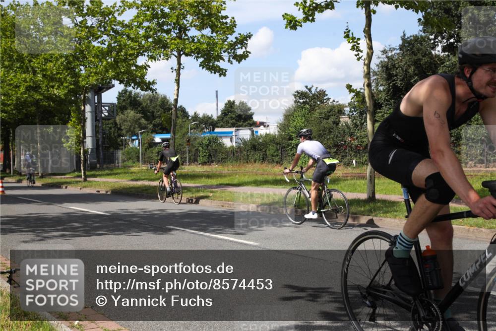 10.08.2025 - GEWOBA Citytriathlon Bremen Yannick Fuchs http://msf.ph/oto/8574453 10.08.2025 14:14:24 Radfahren 77, 93, 122 meine-sportfotos.de