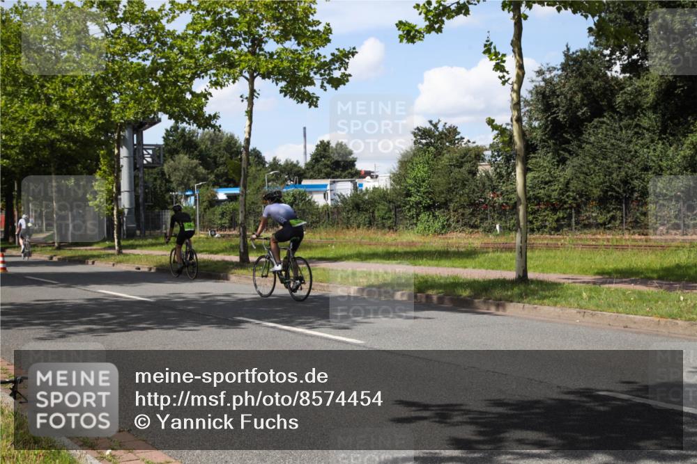 10.08.2025 - GEWOBA Citytriathlon Bremen Yannick Fuchs http://msf.ph/oto/8574454 10.08.2025 14:14:24 Radfahren 77, 93, 122 meine-sportfotos.de