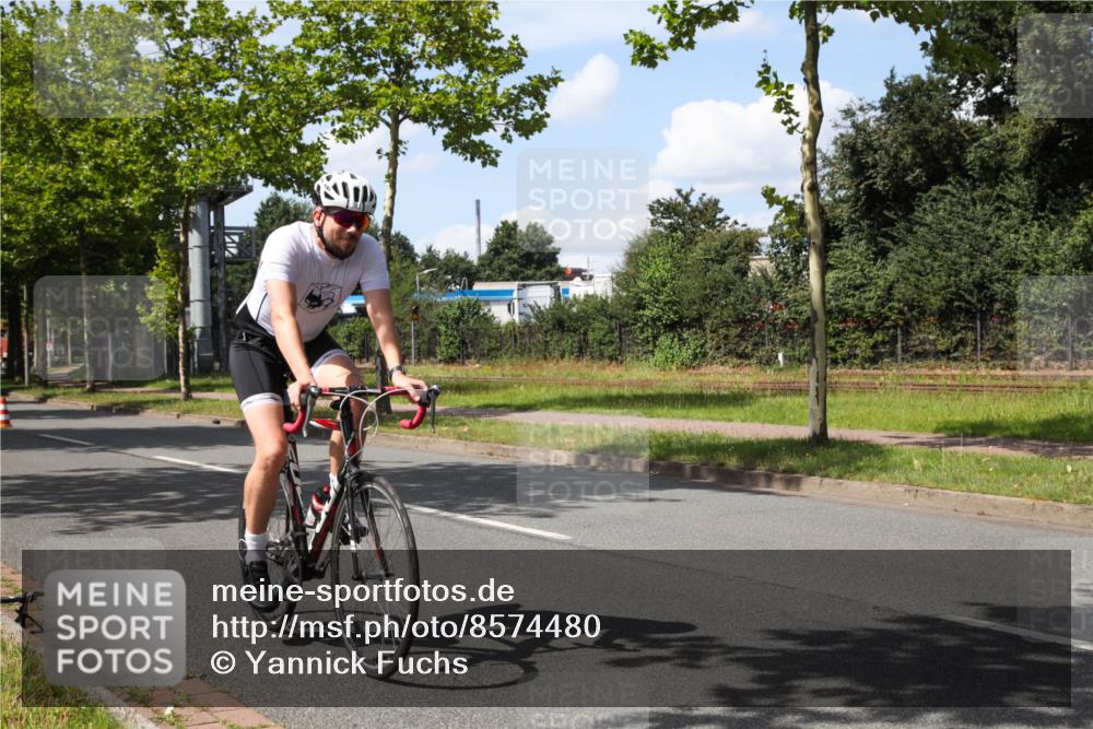 10.08.2025 - GEWOBA Citytriathlon Bremen Yannick Fuchs http://msf.ph/oto/8574480 10.08.2025 14:14:39 Radfahren 68, 77, 93, 96, 105, 113, 143 meine-sportfotos.de