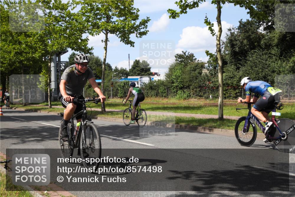 10.08.2025 - GEWOBA Citytriathlon Bremen Yannick Fuchs http://msf.ph/oto/8574498 10.08.2025 14:14:49 Radfahren 37, 68, 82, 93, 96, 105, 113, 143, 226 meine-sportfotos.de